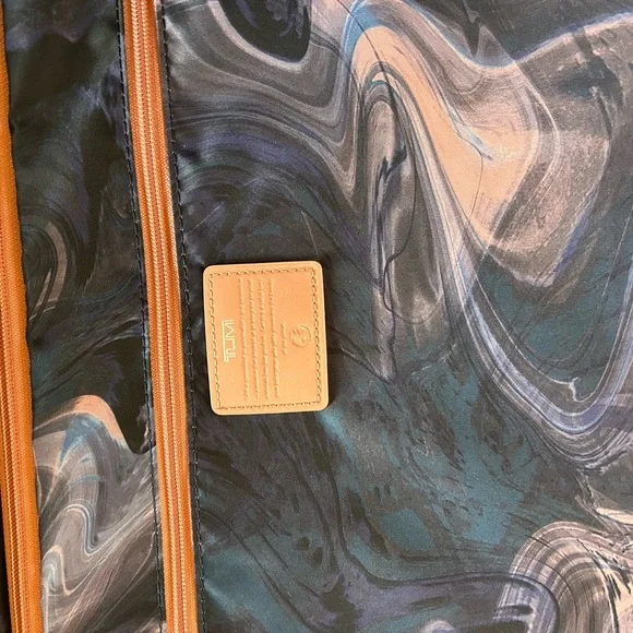 Tumi 19° extended trip expandable four-wheel packing suitcase NWT - Picture 10 of 15